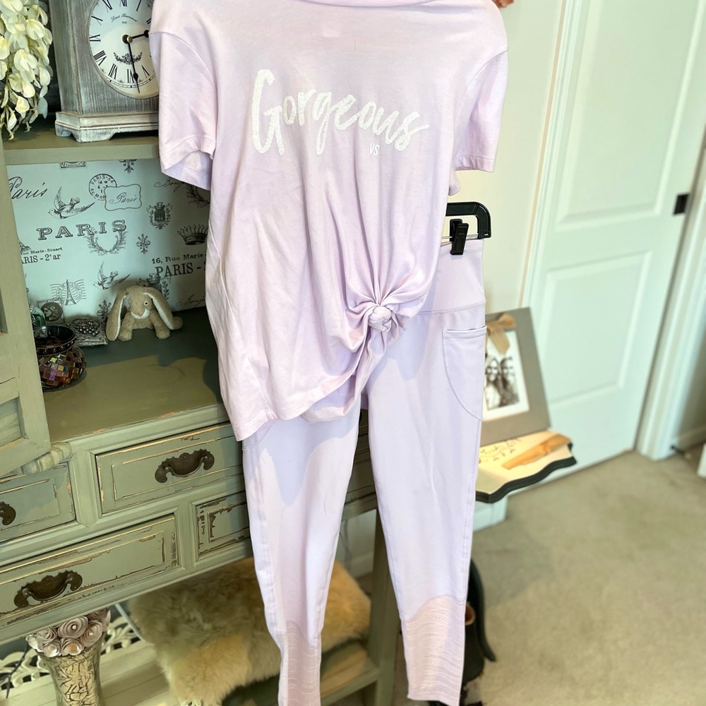 Set-Victoria’s Secret T Shirt & Sport Leggings